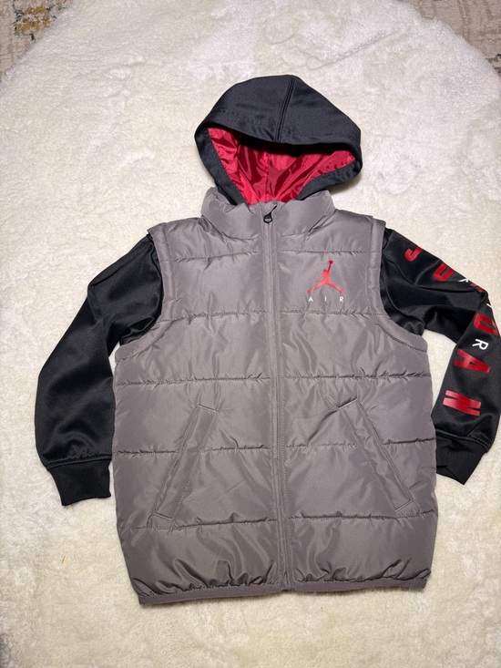 Jordan Other - Jordan Big Boys AJ Layered-Look Hooded Puffer Jacket gray/black size 7